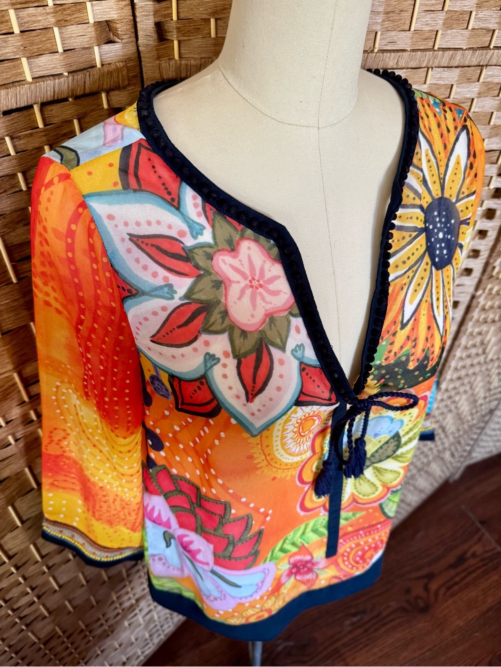 EUC Desigual bright bold floral print blouse L - Picture 5 of 12